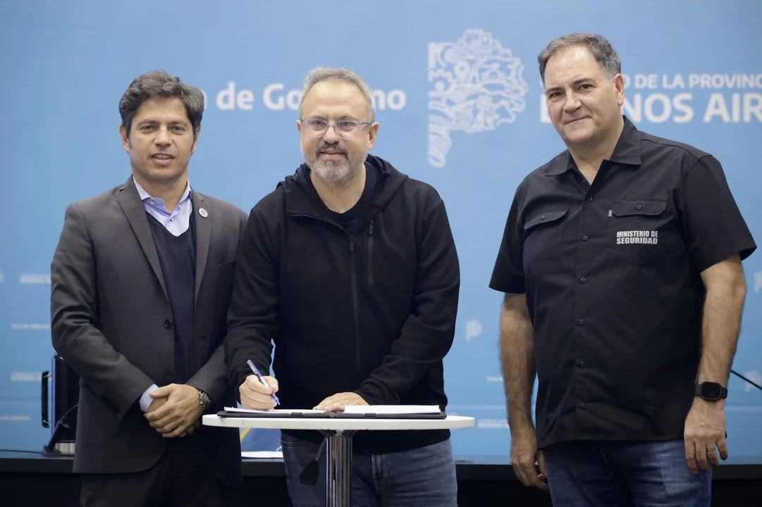 Insólito: Valenzuela aplaude la motosierra mientras le pide patrulleros y recursos a Kicillof
