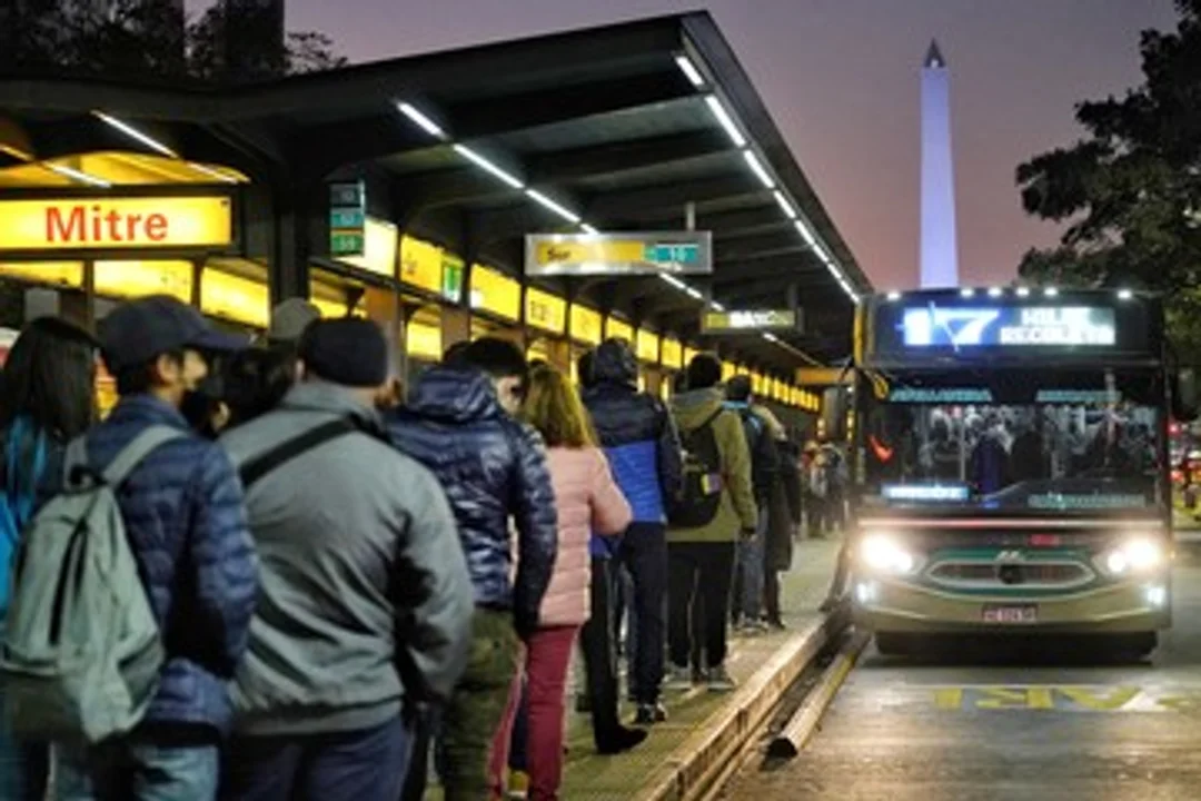 No hay bolsillo que aguante: El Gobierno oficializó un nuevo aumento de colectivo en el AMBA
