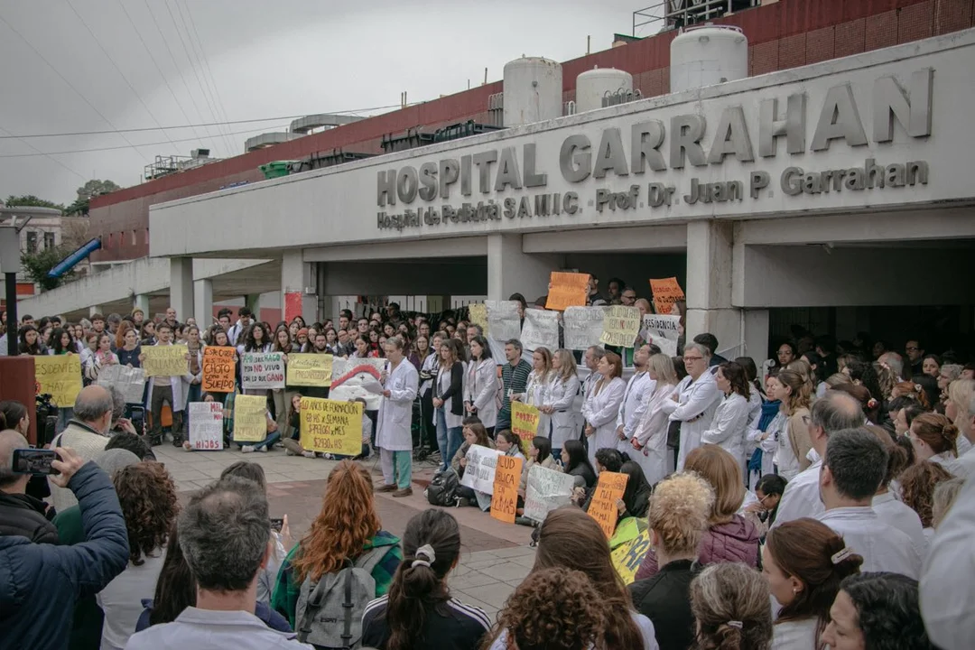 Médicos y residentes del Garrahan convocaron a un nuevo paro tras desaires del Gobierno